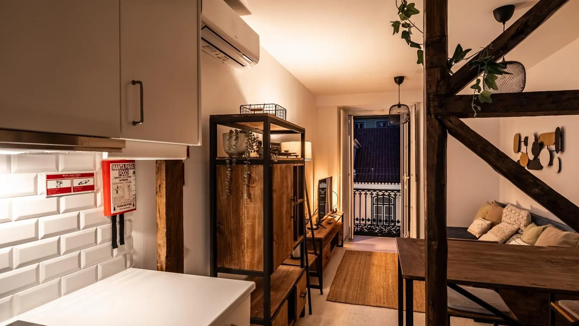 Lovely 2 Bedroom Apartment In The Heart Of Lisboa 0*,  Portugália