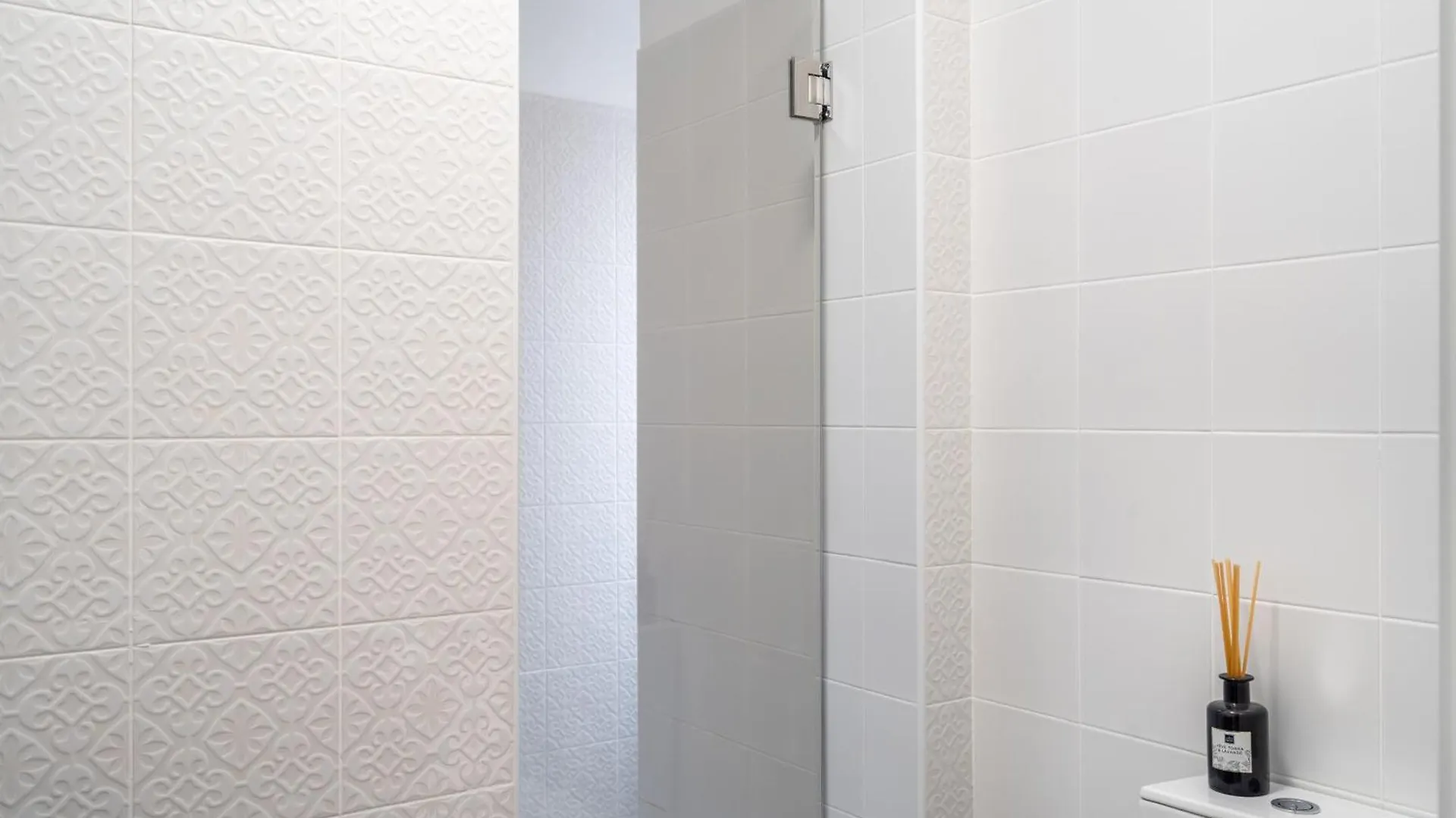 Lovely 2 Bedroom Apartment In The Heart Of Lisboa 0*,  Portugália